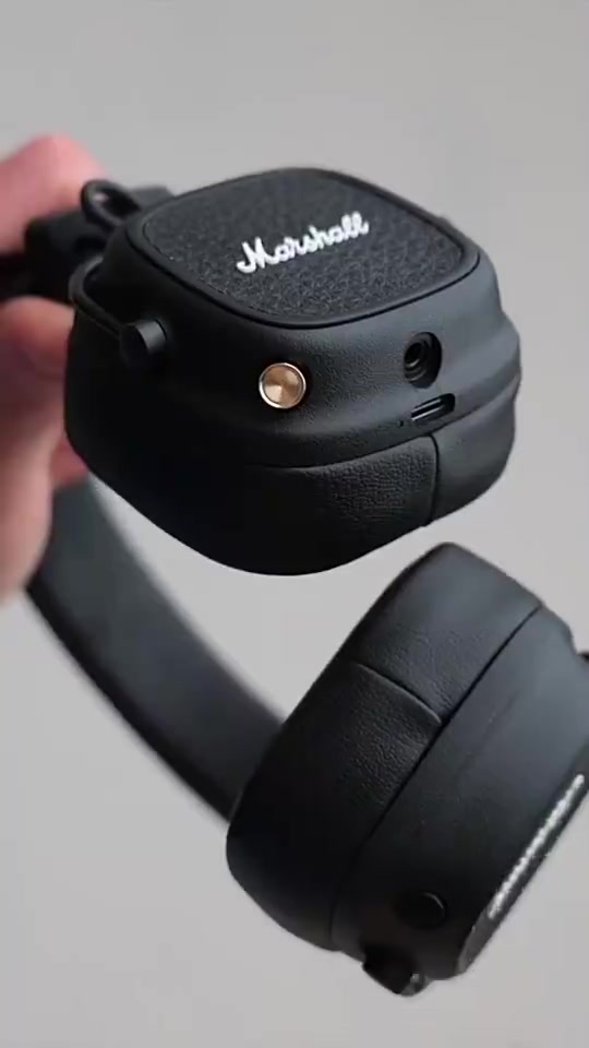 Experience legendary sound on the go with the Marshall Major V — delivering powerful audio, deep bass,